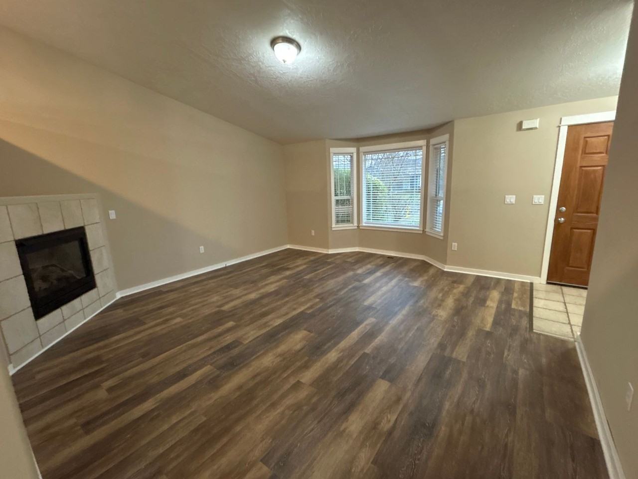 4023 Spring Ave Ne - Photo 3 of 20