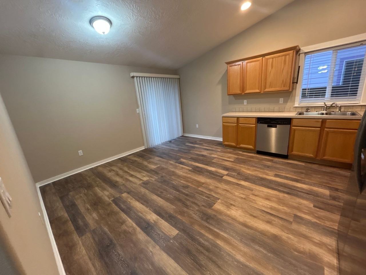 4023 Spring Ave Ne - Photo 4 of 20