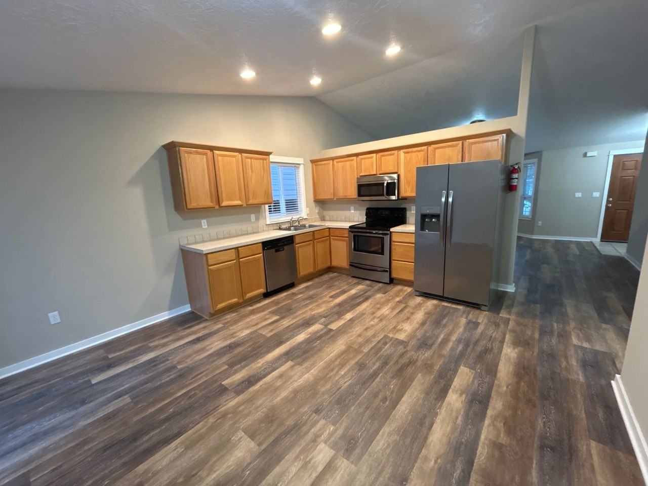 4023 Spring Ave Ne - Photo 5 of 20