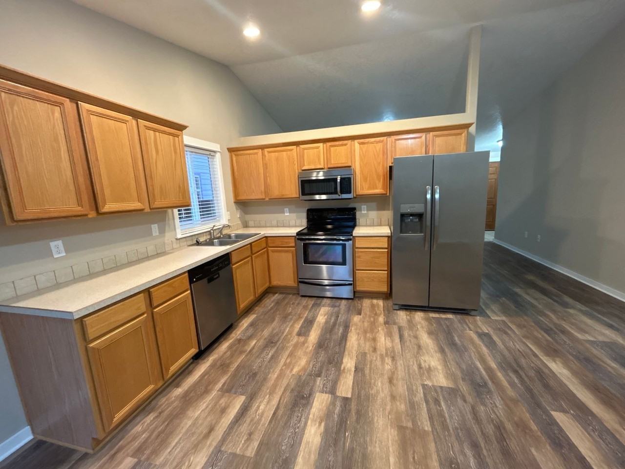 4023 Spring Ave Ne - Photo 6 of 20