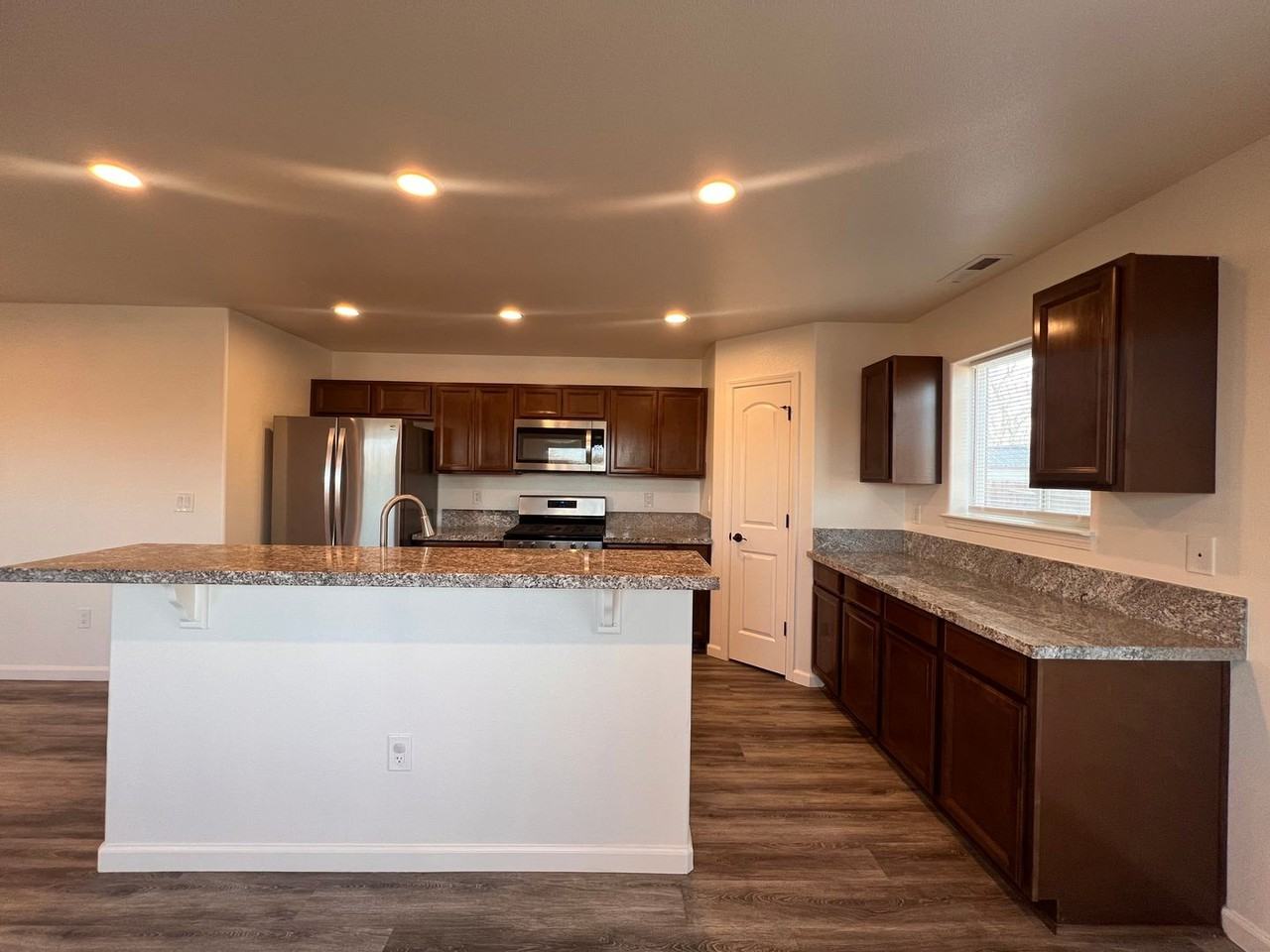 2041 Verona Dr - Photo 3 of 33