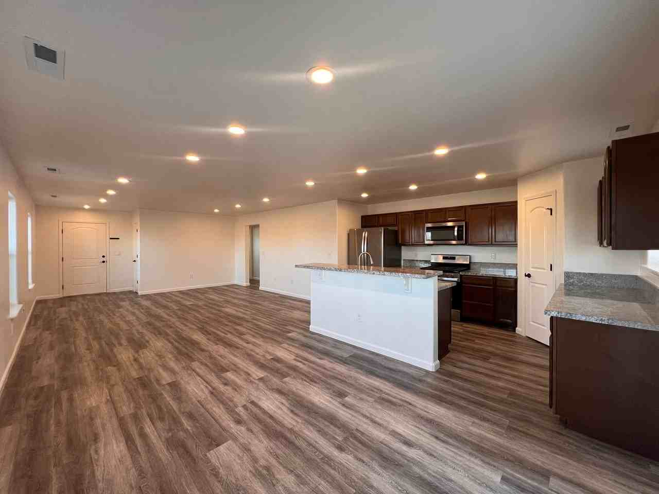 2041 Verona Dr - Photo 5 of 33