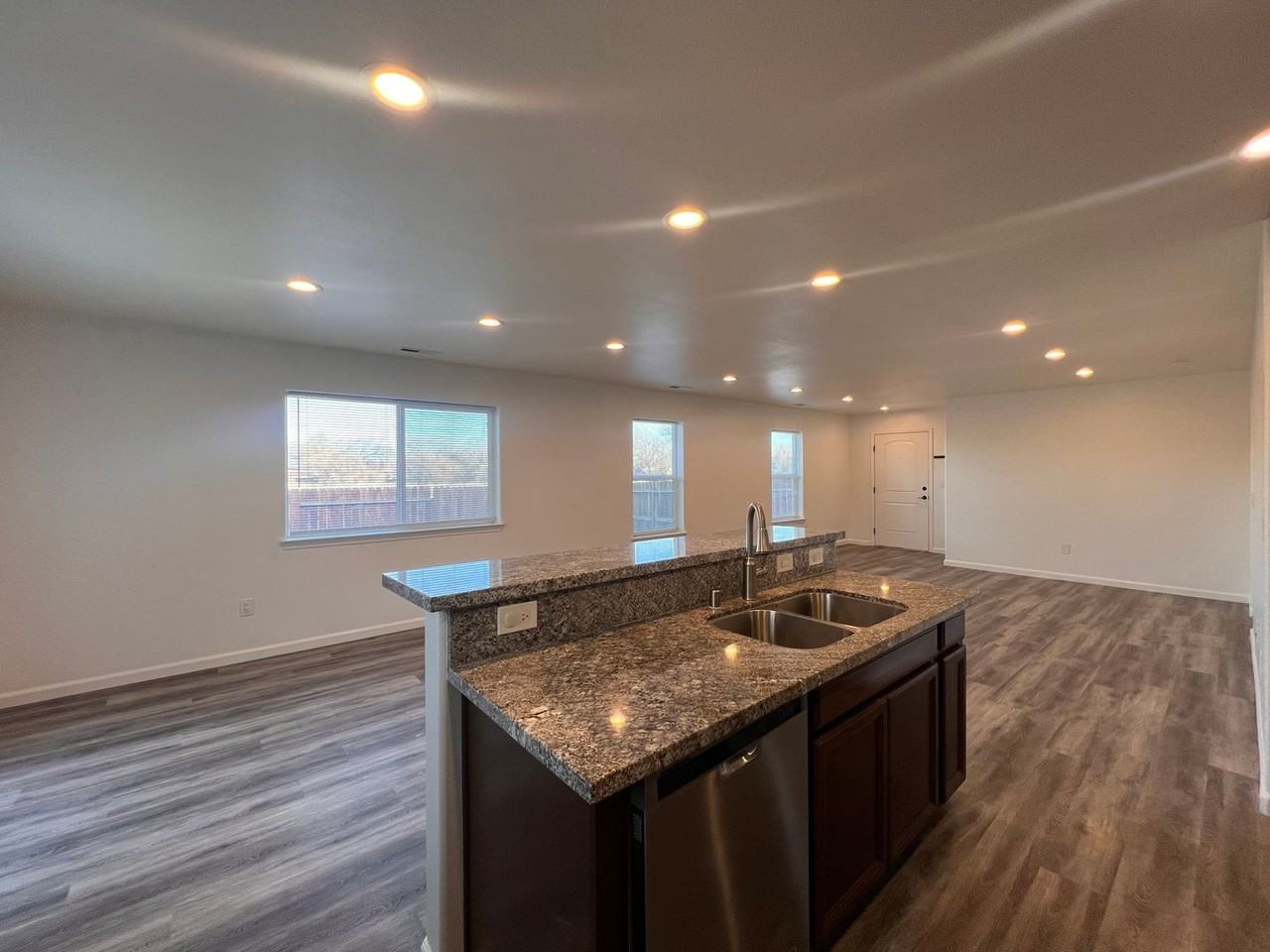 2041 Verona Dr - Photo 7 of 33