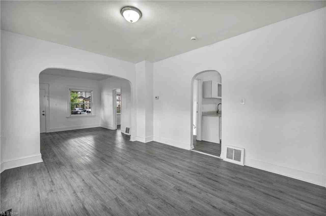 4302 W 30th St. - Photo 4 of 24