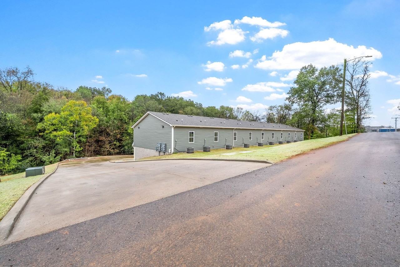 Brand New 2 bed/2 bath townhouse! 2.5 miles to APSU/6.7 miles to Gate 1!! - Photo 7 of 50