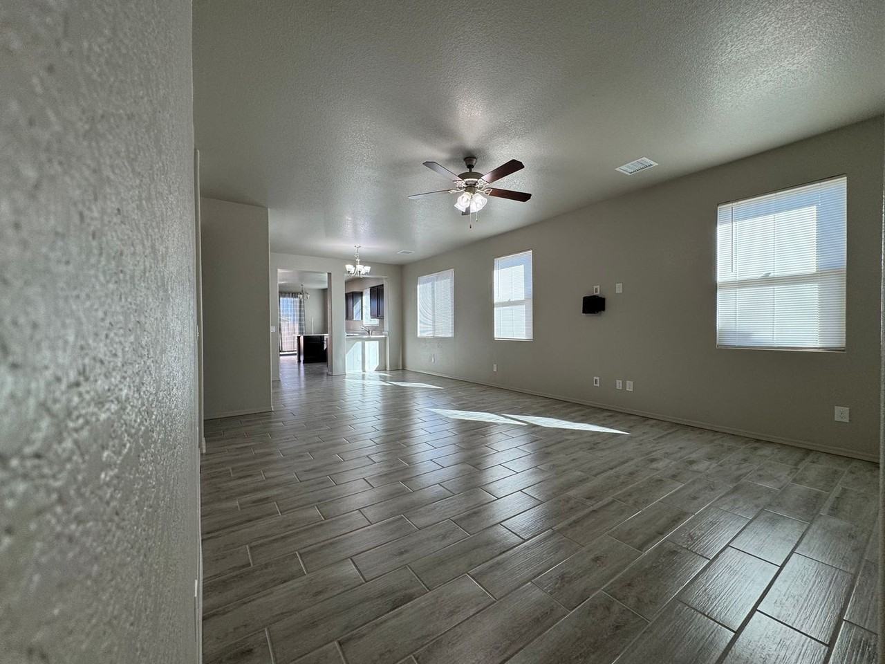 369 Berwick Pl - Photo 3 of 28