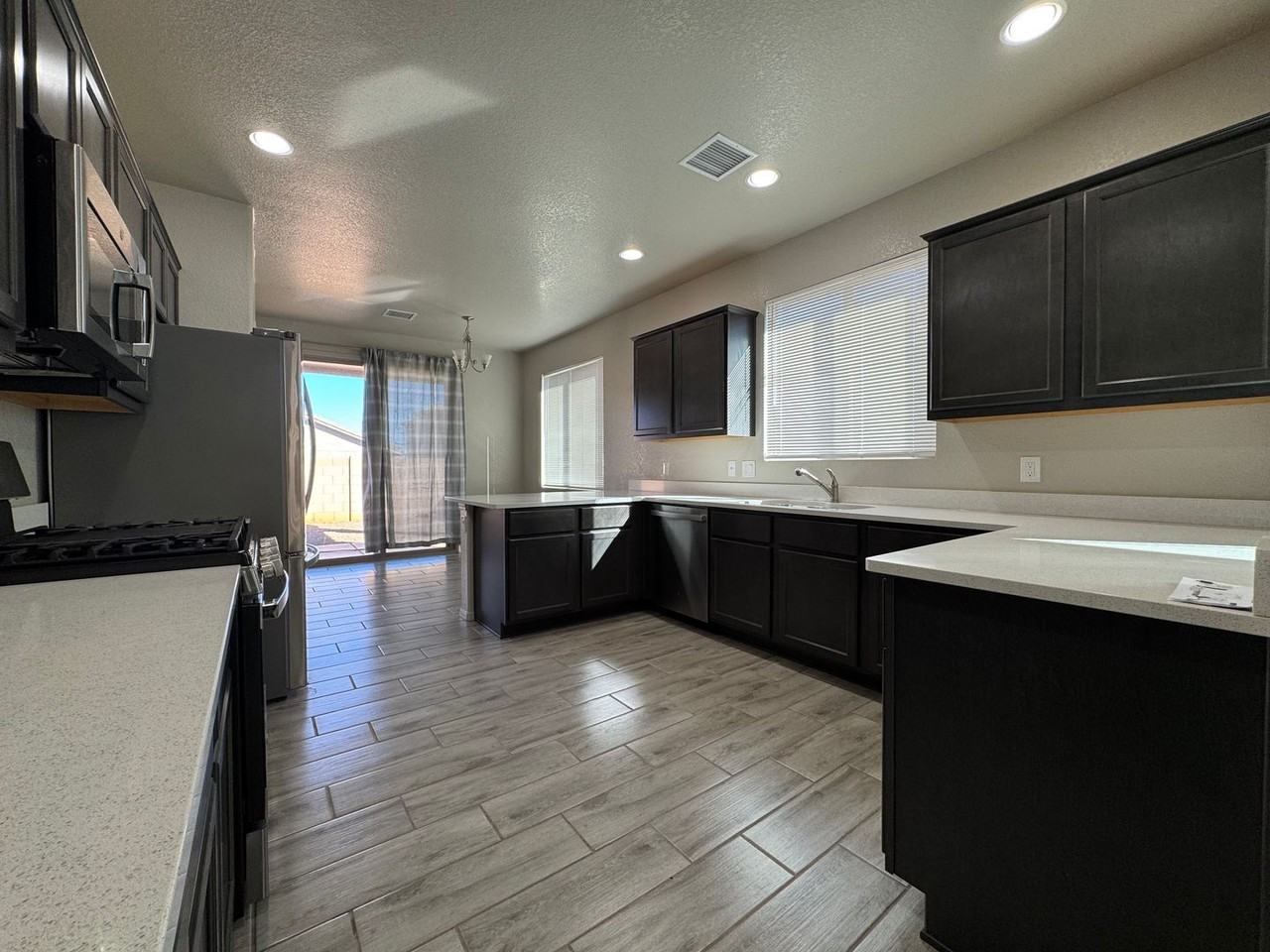 369 Berwick Pl - Photo 5 of 28