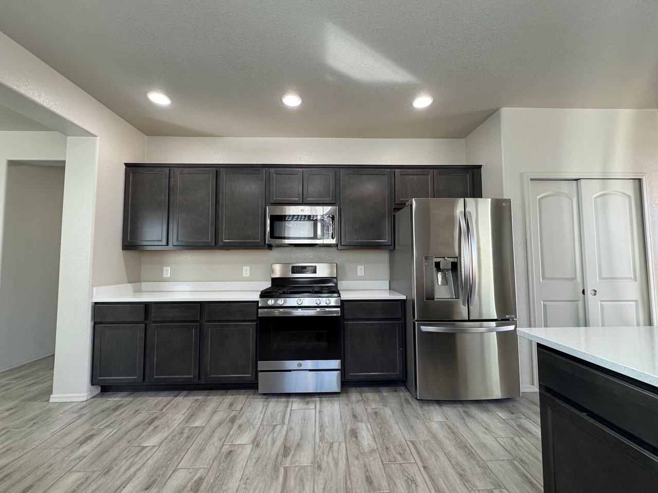 369 Berwick Pl - Photo 7 of 28