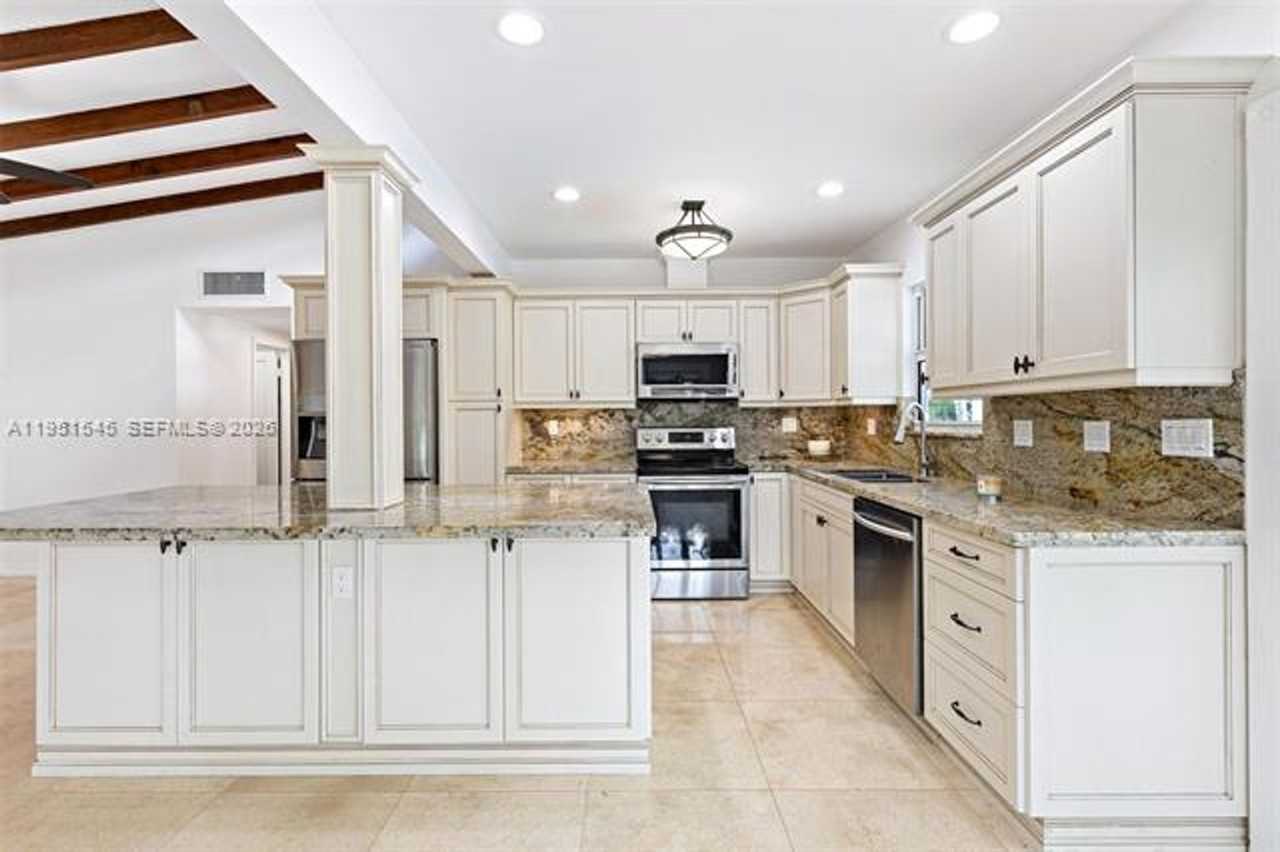 8030 Sw 120th St #0 - Photo 6 of 17