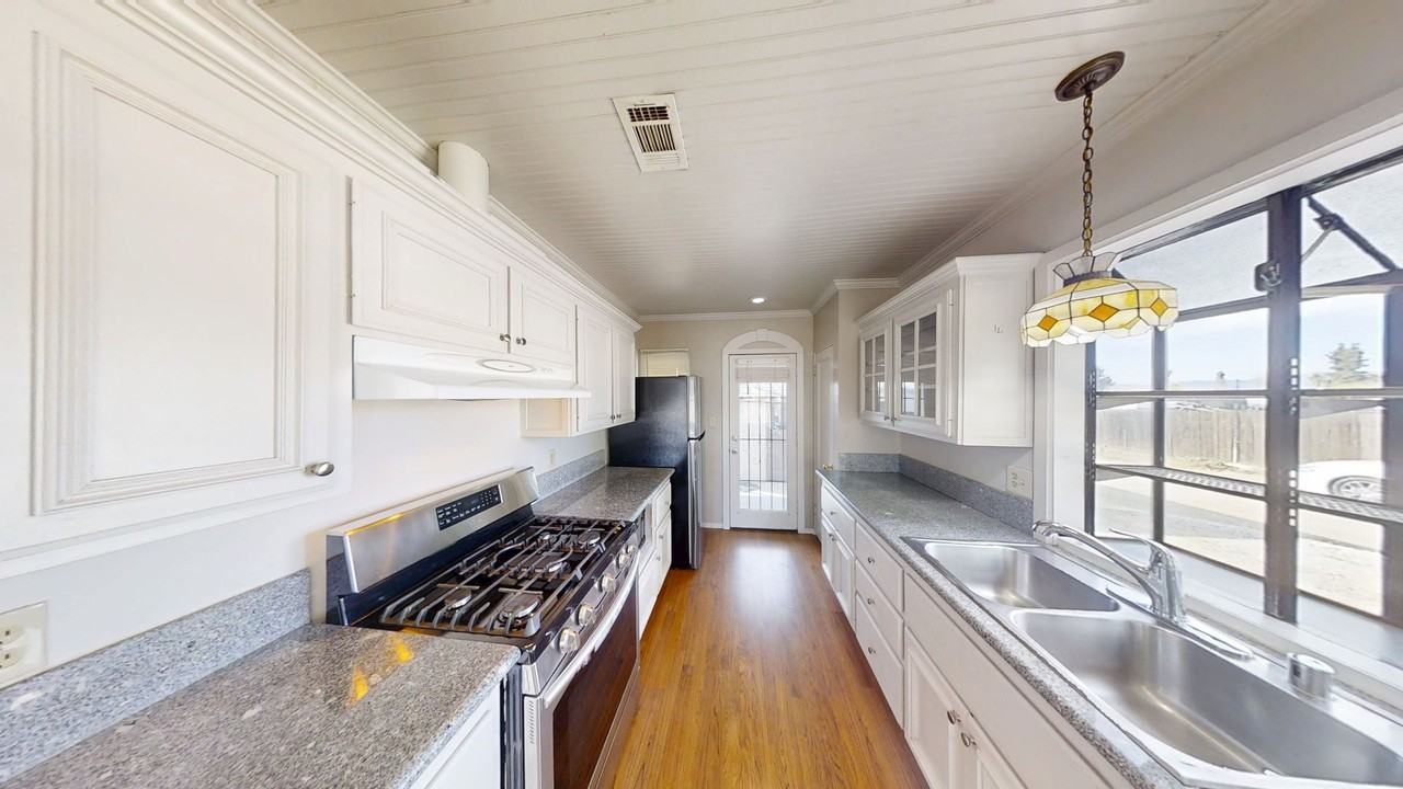 1026 5th St - Photo 5 of 15