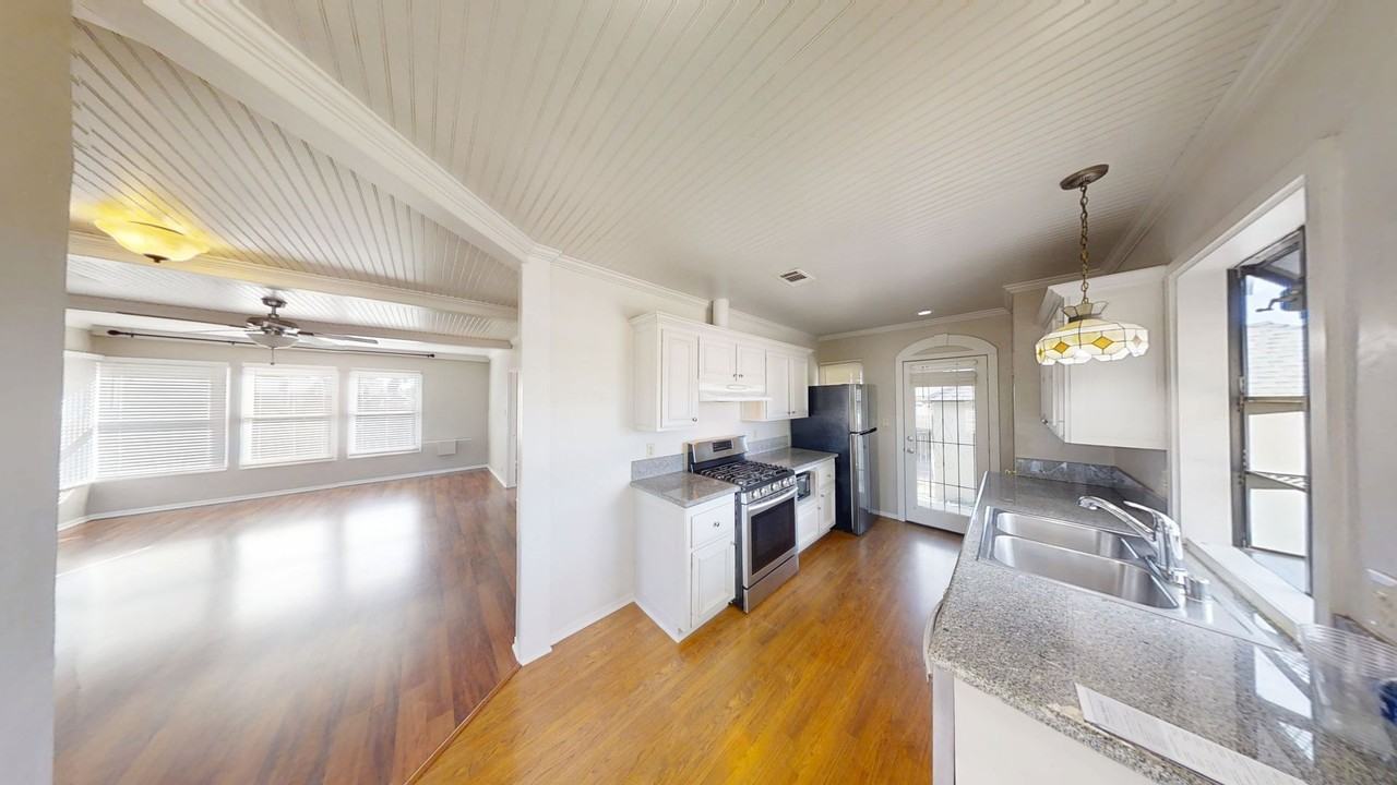 1026 5th St - Photo 6 of 15