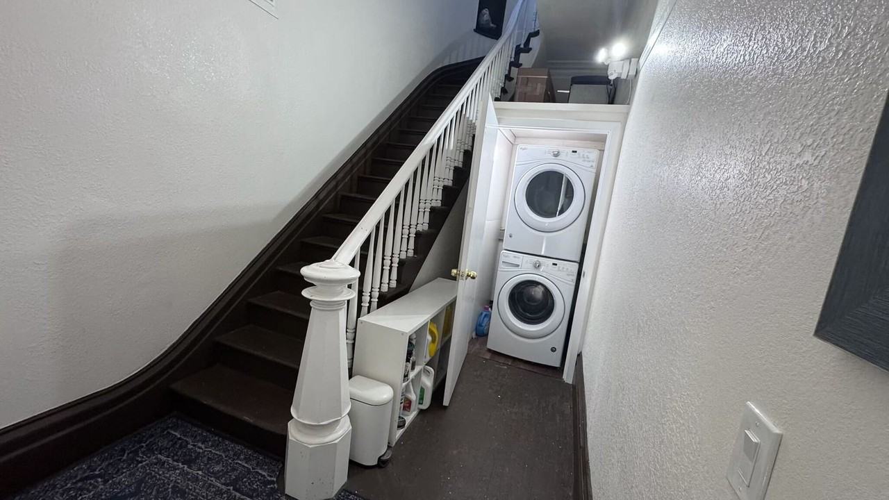 2429 Central Ave #B - Photo 4 of 5