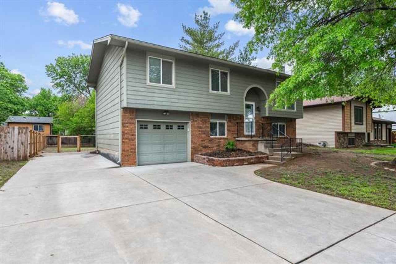 538 E Campus St - Photo 3 of 31