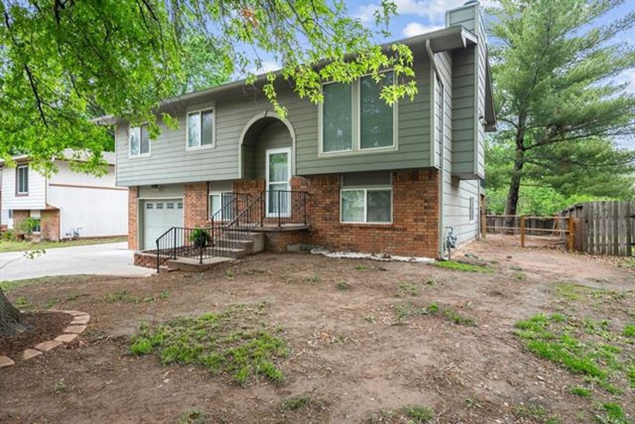 538 E Campus St - Photo 4 of 31