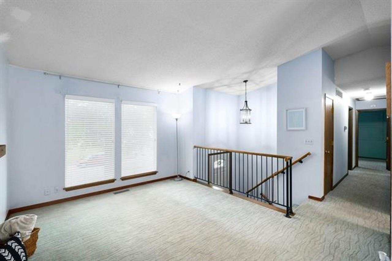 538 E Campus St - Photo 7 of 31