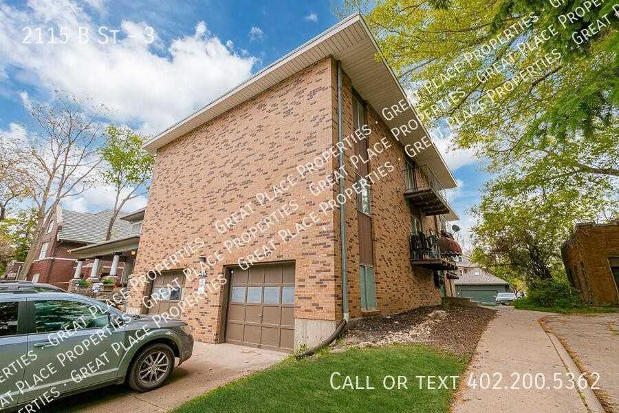 2115 B St #3 - Photo 3 of 19