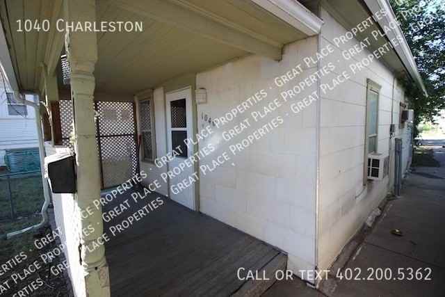 1040 Charleston St - Photo 4 of 17