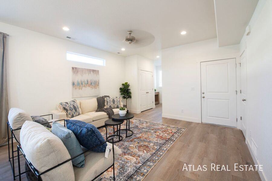 VERDE & #101 - Photo 5 of 50