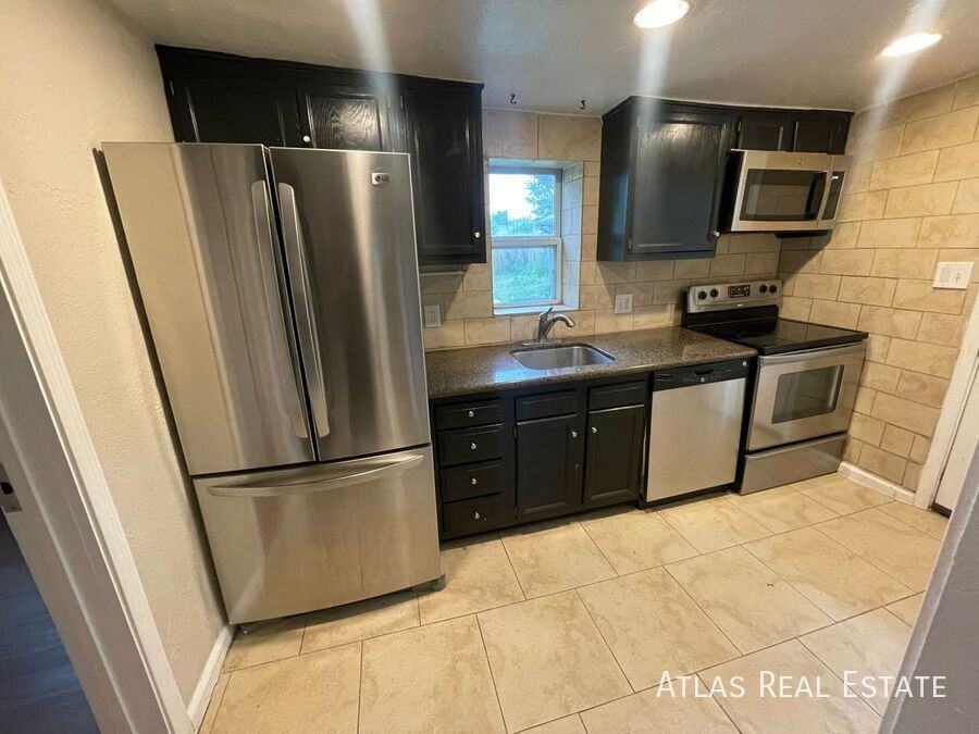 2234 S Dexter St - Photo 3 of 32