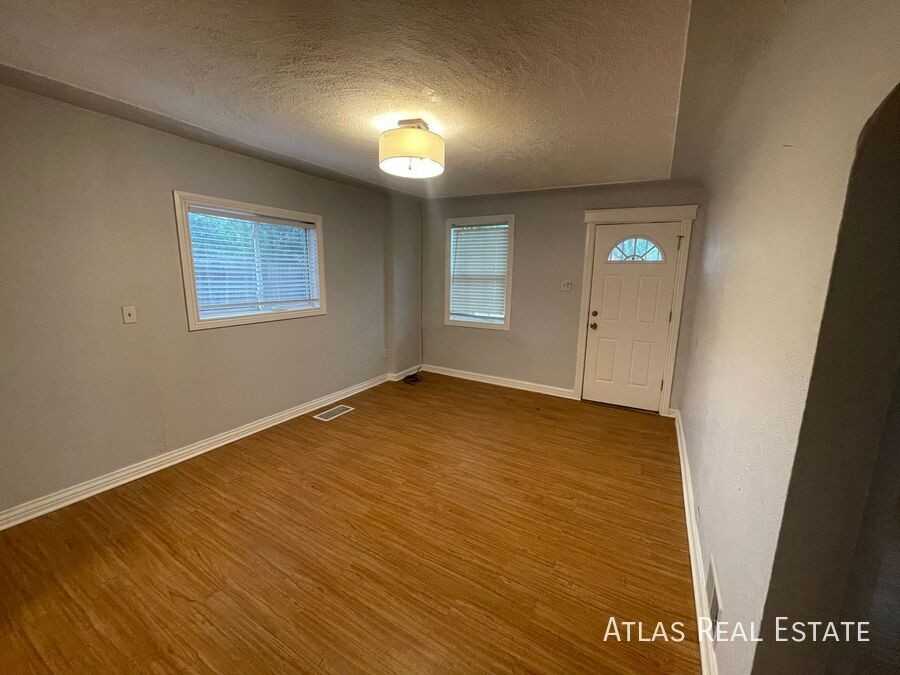 2234 S Dexter St - Photo 6 of 32