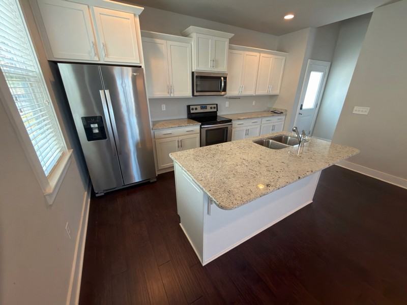 792 Cottage Park Dr - Photo 4 of 15