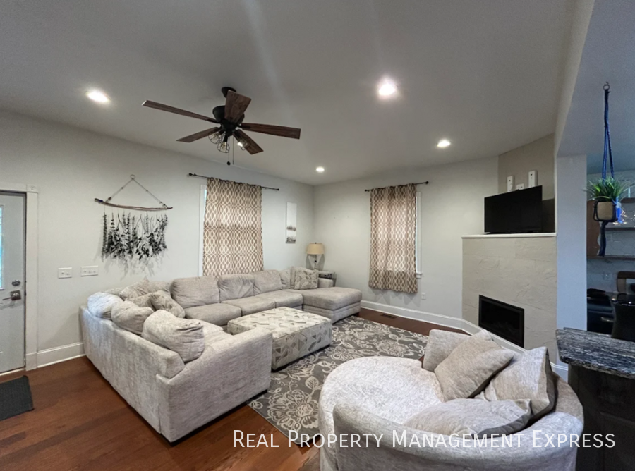 707 N Duluth Ave - Photo 3 of 17