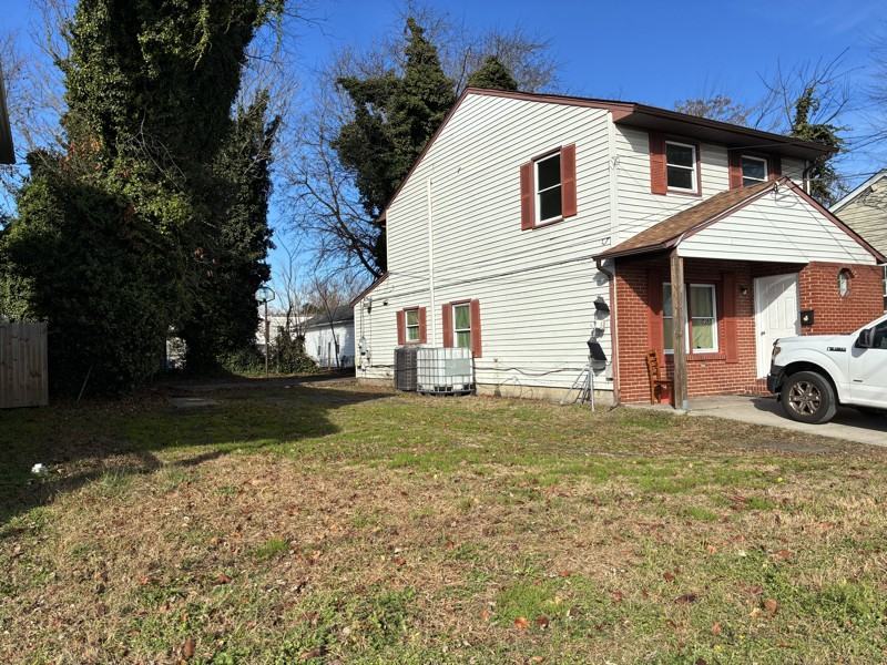 729 16th St - Photo 4 of 14