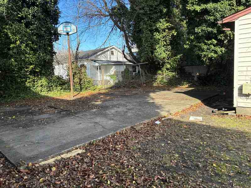 729 16th St - Photo 5 of 14