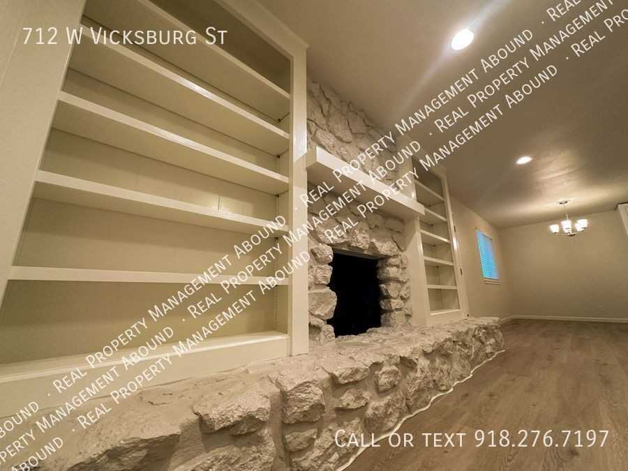 712 W Vicksburg St - Photo 4 of 22