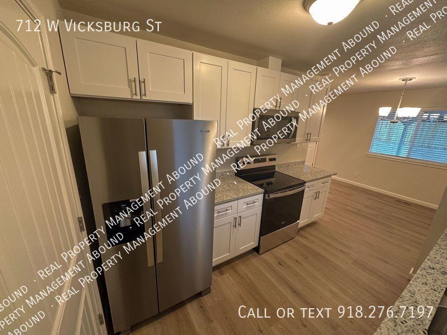 712 W Vicksburg St - Photo 5 of 22