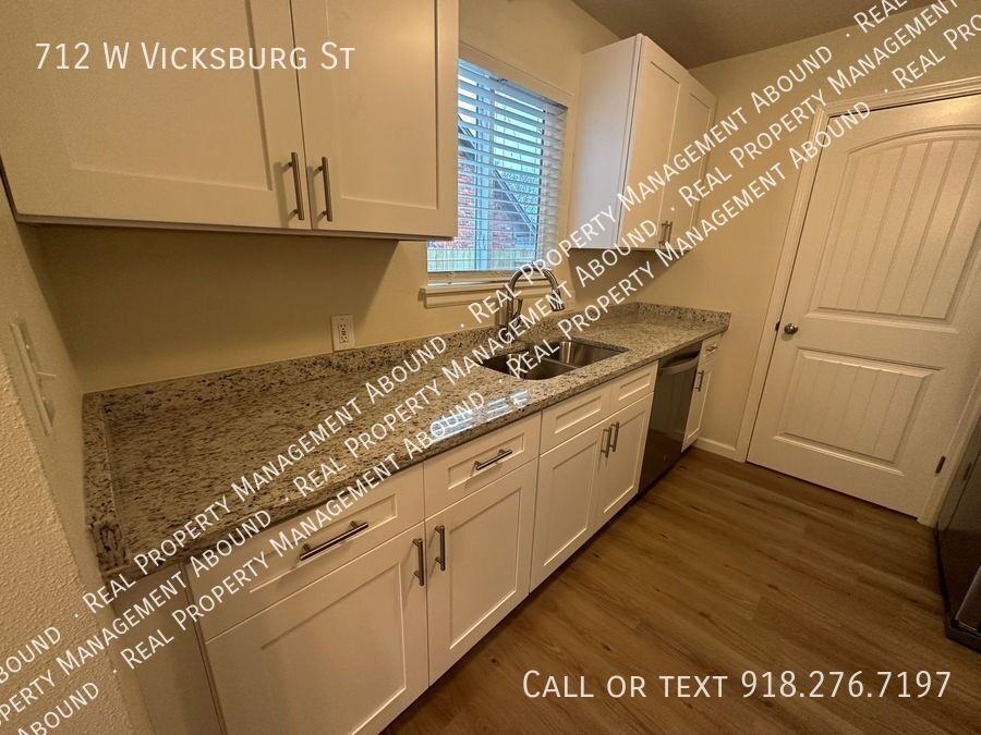 712 W Vicksburg St - Photo 7 of 22