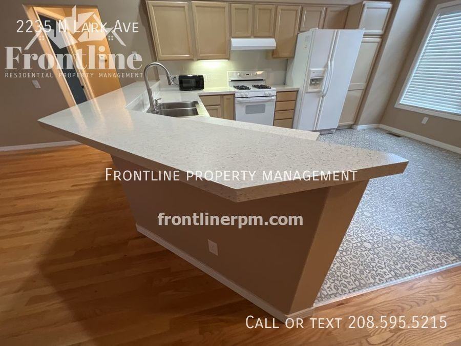 2235 N Lark Ave - Photo 3 of 15