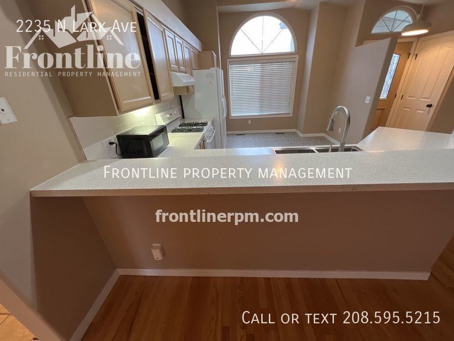 2235 N Lark Ave - Photo 2 of 15