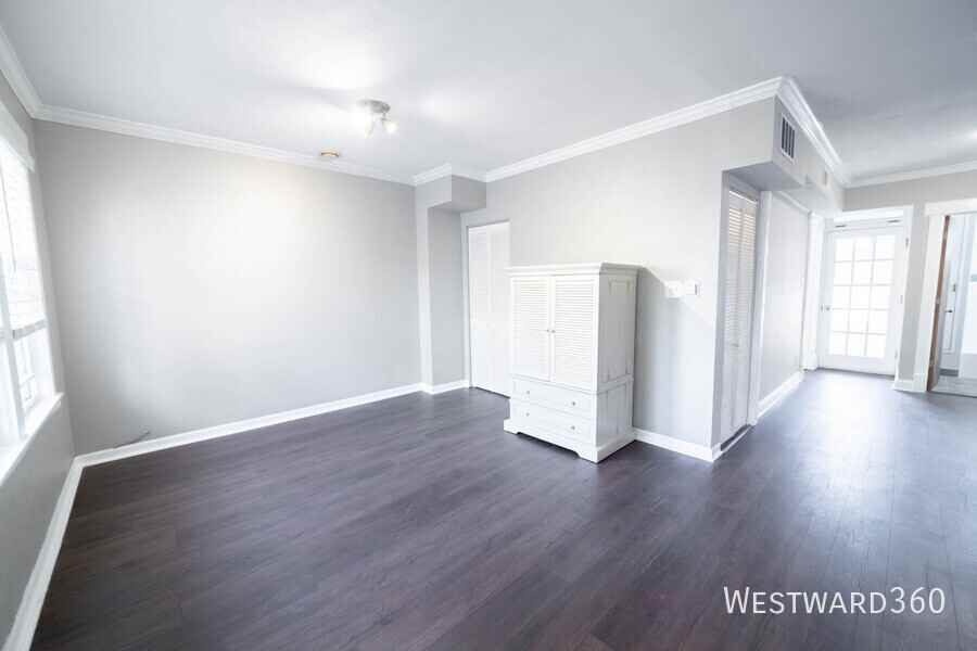 921 W Winona St #CH - Photo 3 of 9