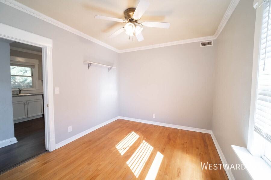 921 W Winona St #CH - Photo 5 of 9