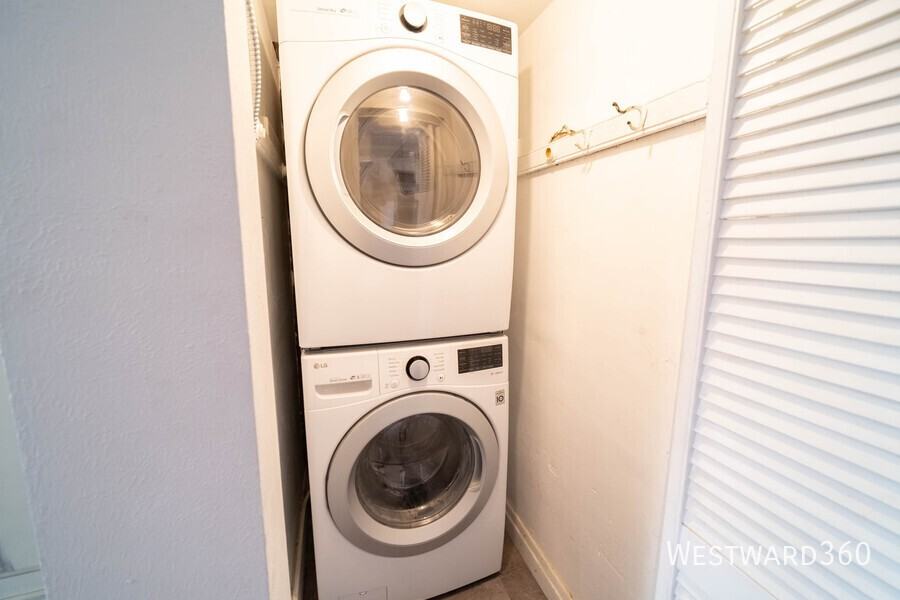 921 W Winona St #CH - Photo 7 of 9