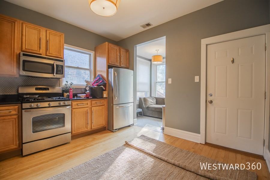 4948 N Winchester Ave #2 - Photo 2 of 15