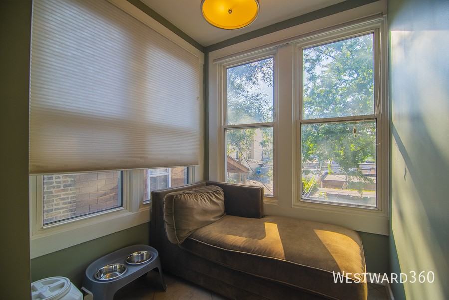 4948 N Winchester Ave #2 - Photo 3 of 15