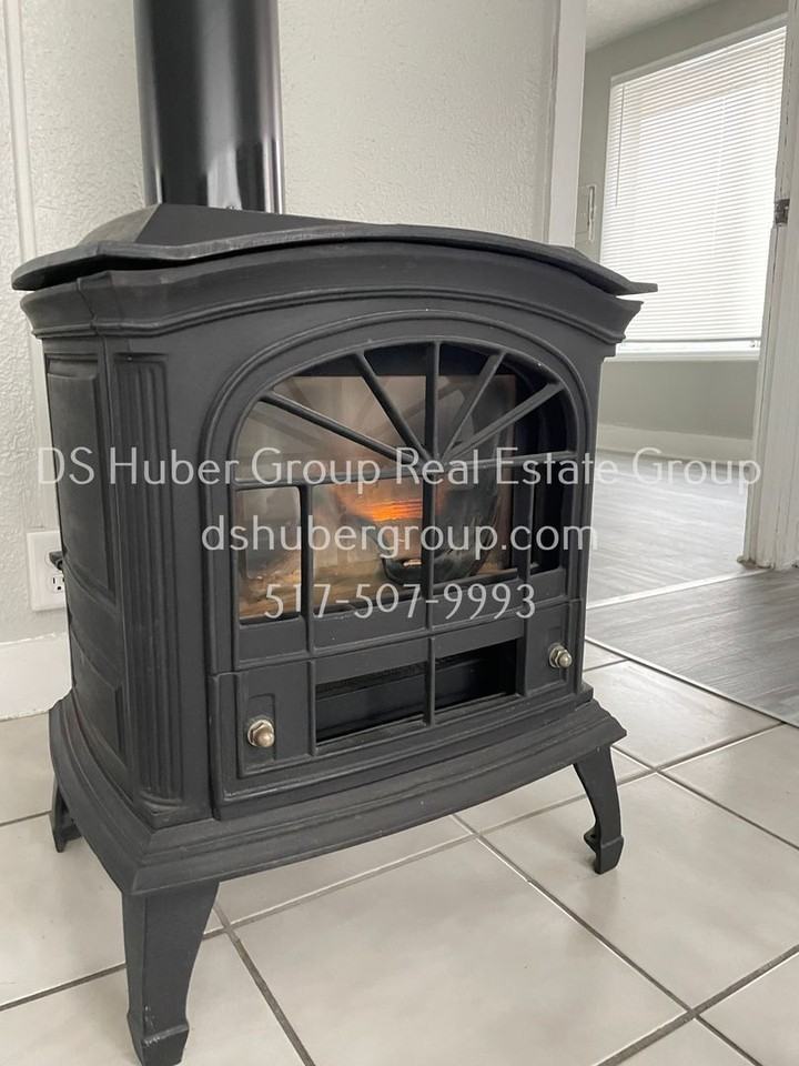 720 Loa St - Photo 4 of 12