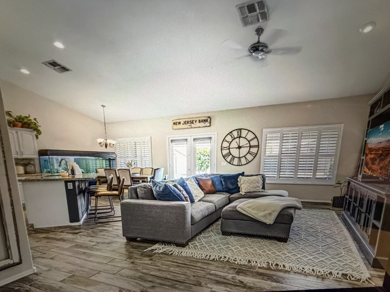 2913 E Runaway Bay Pl #NA - Photo 5 of 16