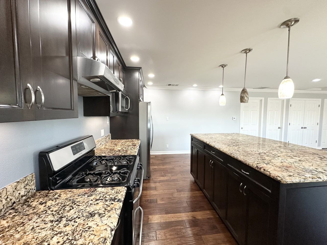 528 E 238th Pl #B - Photo 5 of 46