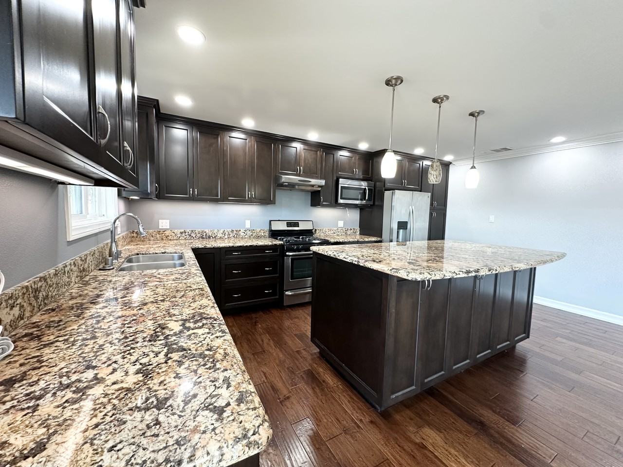 528 E 238th Pl #B - Photo 4 of 46