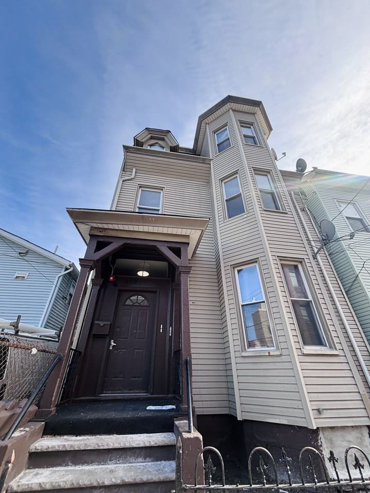 393 Straight St #2 - Photo 2 of 11