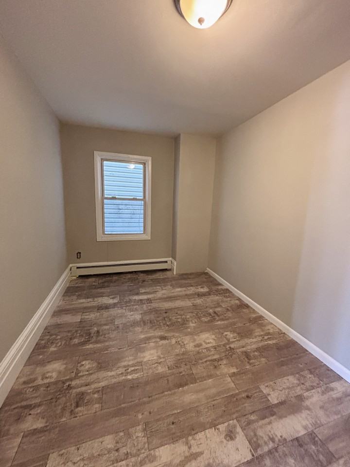 393 Straight St #2 - Photo 5 of 11