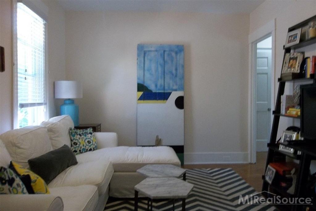 549 Saint Clair Ave #549 - Photo 3 of 12