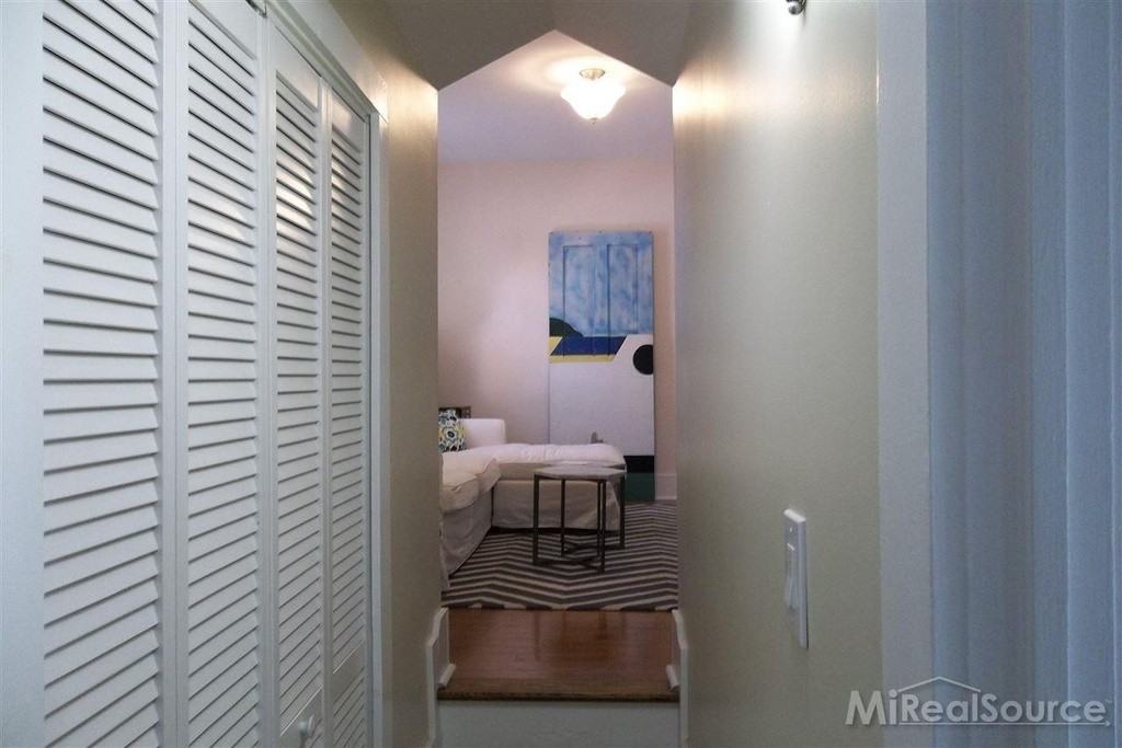 549 Saint Clair Ave #549 - Photo 4 of 12