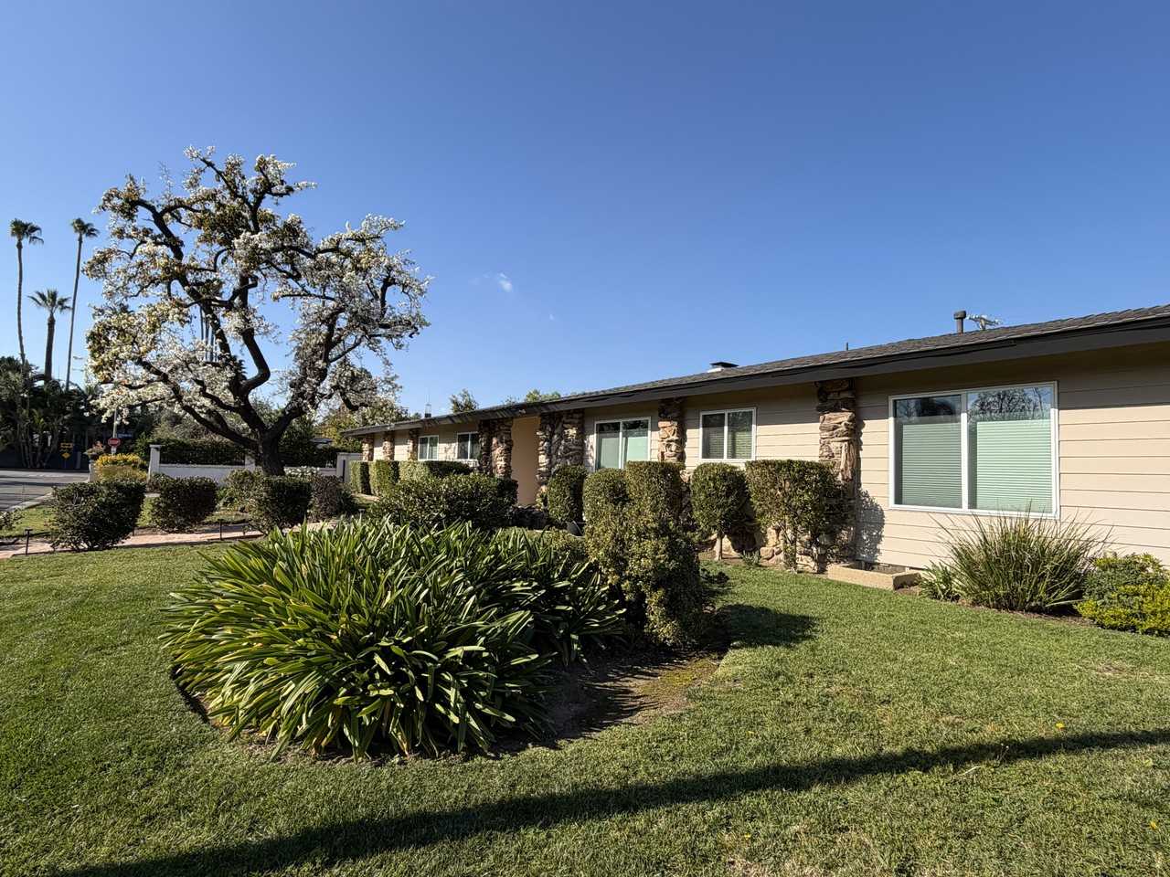 17537 Margate St #NA - Photo 3 of 38