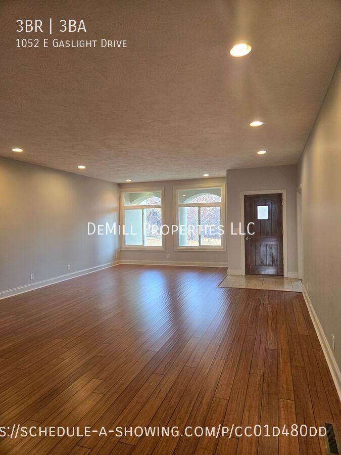 1052 E Gaslight Dr - Photo 3 of 19