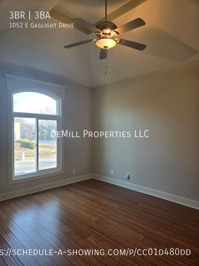 1052 E Gaslight Dr - Photo 4 of 19