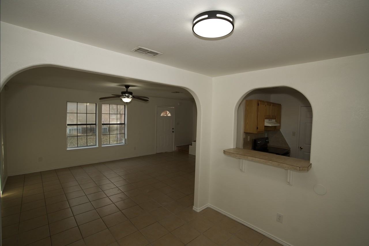 746 Sonesta Dr #D - Photo 4 of 18